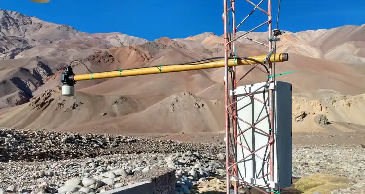 Outdoor ultrasonic level sensor